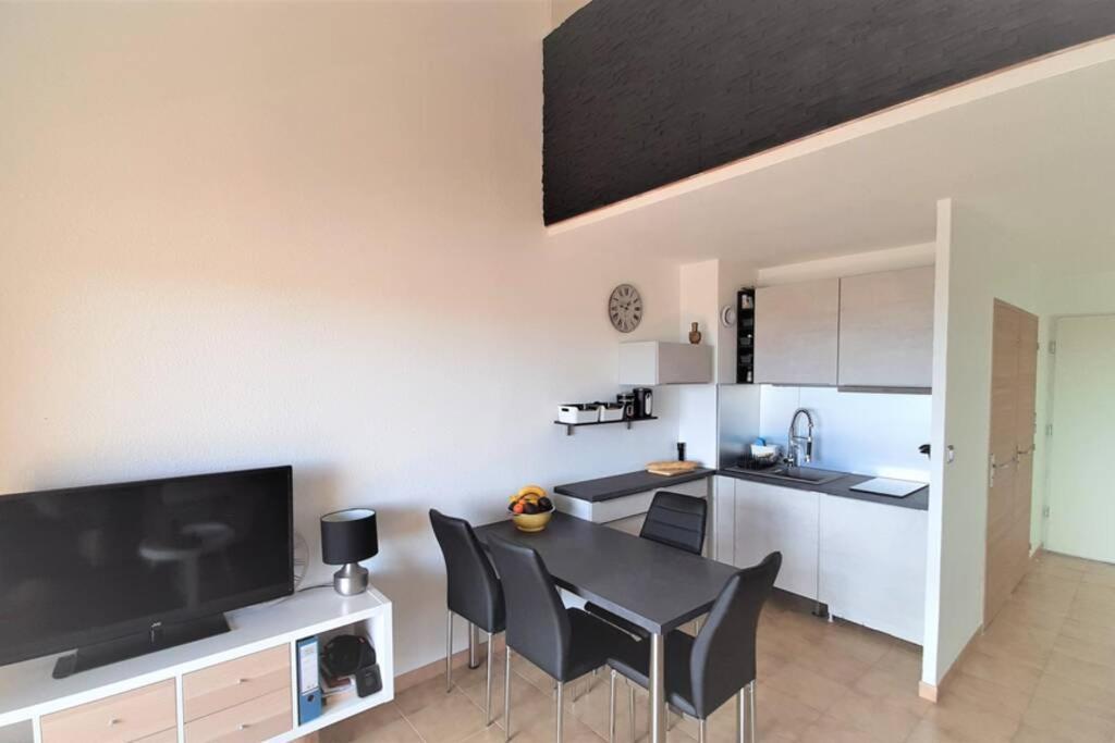 Charmant Appartement Vue Mer A 100M De La Plage. Saint Aygulf Bagian luar foto